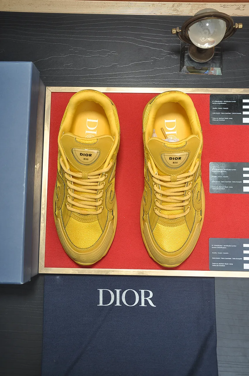 Men's men's shoes 💰: 540💶 (top original order) Brand: Dior (Dior) Standard code: Men's code 38-44 (45 customized) Grade: Same style as the official website Material: Top original cowhide stitched together Original wear-resistant and lightweight outsole Style category: Fashionable casual shoes Distinguished luxury brand elements top luxury Color: Real picture color